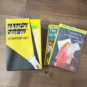 Nancy Drew Books Starter Set Books 1-8 Book Bundle